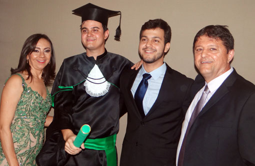 'Amigos do Dan' o parabenizam pela formatura em Medicina