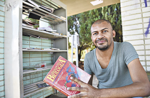 De lixeiro a médico: Brasiliense vence pobreza e se forma em medicina