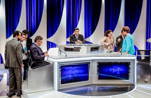 No debate do SBT Aécio e Dilma seguem com tiroteio verbal