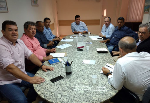 Rio do Antônio: em busca de benefícios, prefeito Deca visita importantes órgãos em Salvador