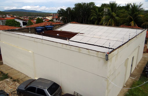 Homens tentam jogar drogas e celulares na carceragem da Delegacia de Brumado