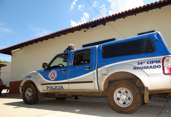 Homem é detido acusado de desacato a autoridade policial durante ação no bairro Novo Brumado