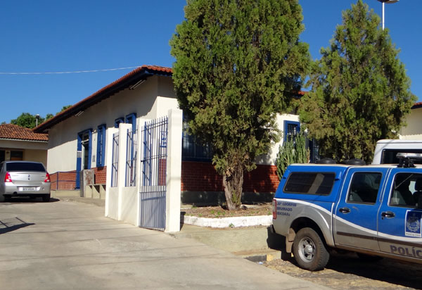 Brumado: homem acusado de ameaçar vizinhos com faca é conduzido à delegacia