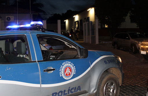 Brumado: família passa quase uma hora refém de uma quadrilha; vários objetos foram roubados