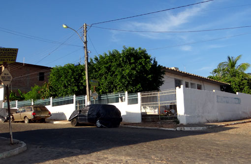 Quatro presos fogem da delegacia de Tanhaçu