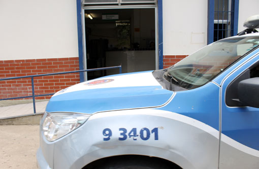 Brumado: Indivíduo assalta farmácia é detido; foge da delegacia algemado e é preso novamente