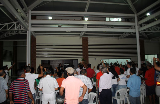 Foi realizado em Brumado ato em defesa da Democracia e contra o Impeachment