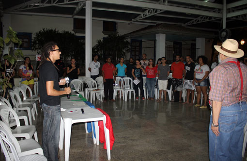 Foi realizado em Brumado ato em defesa da Democracia e contra o Impeachment
