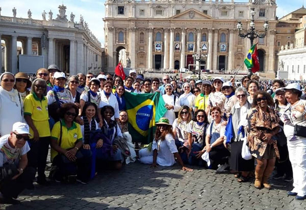 Empresária brumadense participa da cerimônia de canonização da Santa Dulce dos Pobres, em Roma