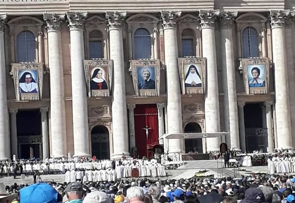 Empresária brumadense participa da cerimônia de canonização da Santa Dulce dos Pobres, em Roma