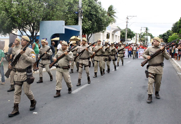 Brumadenses foram as ruas para acompanhar o desfile cívico militar de Independência do Brasil