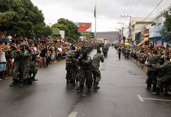 Comunidade brumadense prestigiou o hasteamento da Bandeira Nacional e Desfile Cívico-Militar; veja as fotos