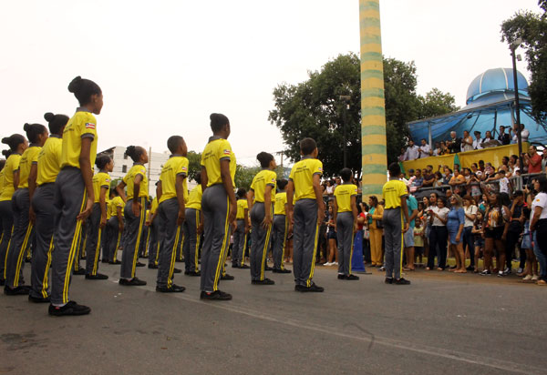 Comunidade brumadense prestigiou o hasteamento da Bandeira Nacional e Desfile Cívico-Militar; veja as fotos