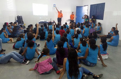 Detran faz blitz e ensina noções de trânsito em Brumado