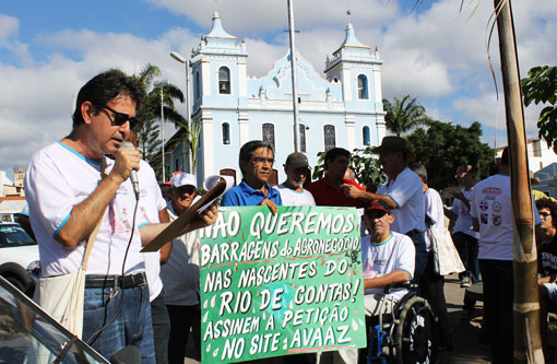 Brumado: Modera e parceiros saem em passeata e conseguem apoio da Plenária do Comitê do Contas