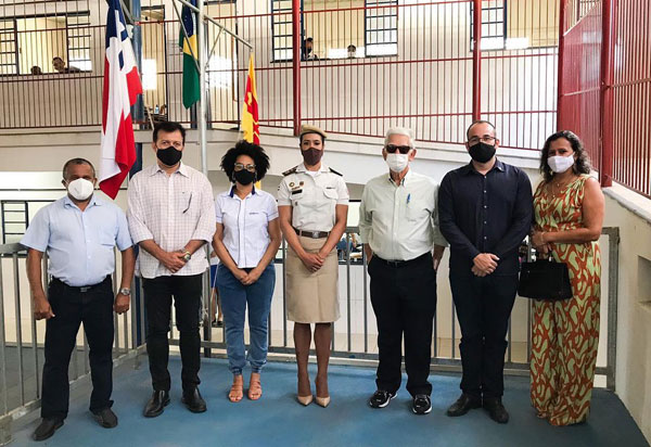 Brumado: Escola em Tempo Integral Modelo Cívico Militar Idalina Azevedo Lobo comemorou o Dia da Bandeira 