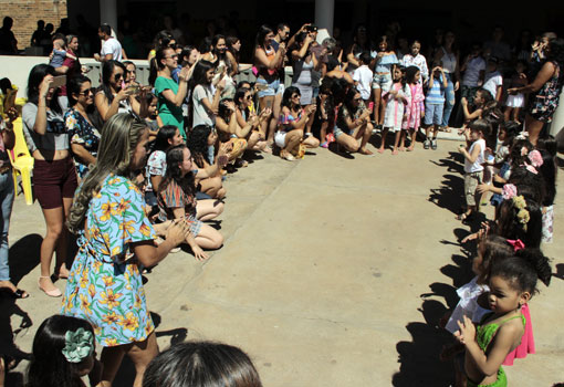 Brumado: Centro Educacional Monteiro Lobato promoveu festa em homenagem às mães 