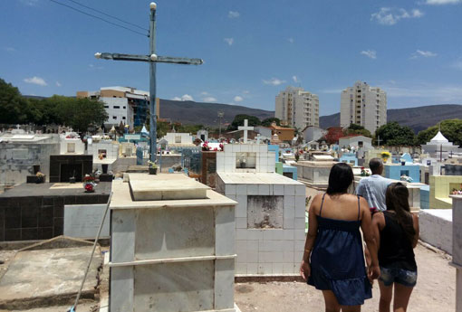 Brumado: no Dia de Finados, cemitérios Senhor do Bonfim e Jardim Santa Inês tiveram grande movimentação