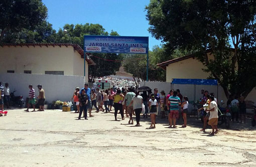 Dia de finados movimenta cemitérios em Brumado
