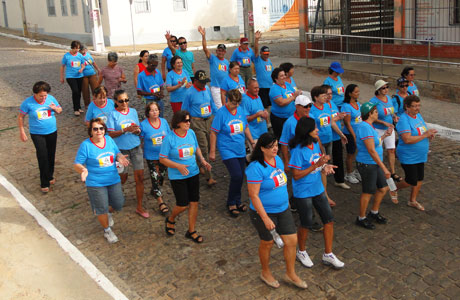 Brumado: Foi realizada caminhada em alusão ao Dia do Idoso
