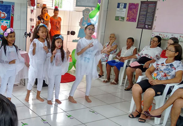 CRAS Yolanda Pires realiza homenagem às Avós