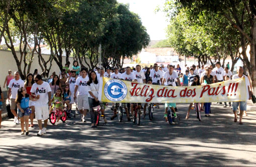 Brumado: Centro Educacional Monteiro Lobato realiza Passeata em homenagem aos Pais