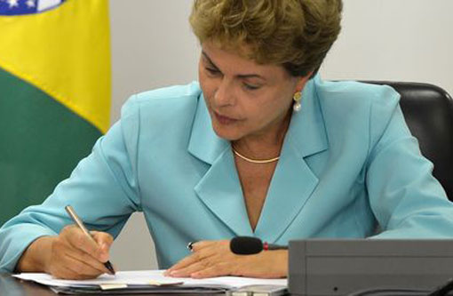 Dilma veta projeto que reajusta salários do Judiciário