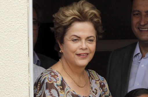 Dilma diz que país vai voltar a crescer e reduzirá inflação