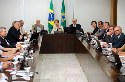 Dilma pede que igrejas mobilizem fiéis na luta contra o Aedes aegypti