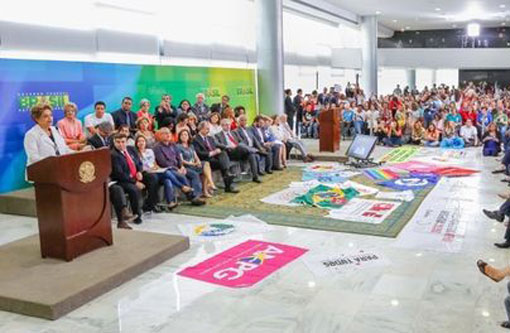 Sem citar nomes, Dilma diz que golpe contra seu mandato tem 'chefe e vice-chefe'