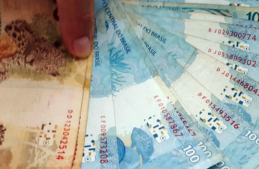 Número de endividados e inadimplentes cai em novembro, diz pesquisa