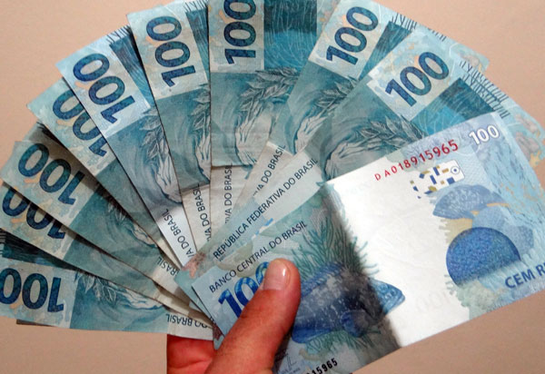 Governo aumenta para R$ 1.006 previsão para salário mínimo em 2019