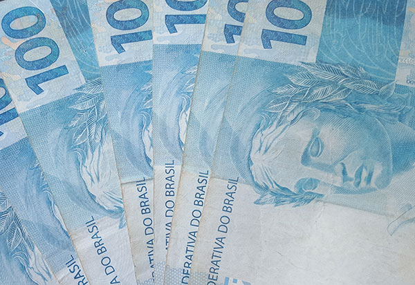 Trabalhador com jornada reduzida deve receber 13º e férias integrais