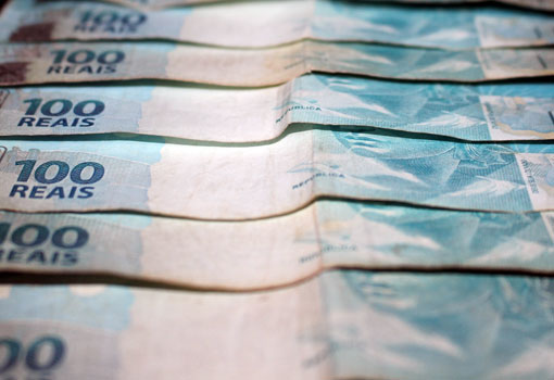 Apenas 18% dos brasileiros pouparam dinheiro em janeiro, aponta indicador do SPC Brasil e CNDL