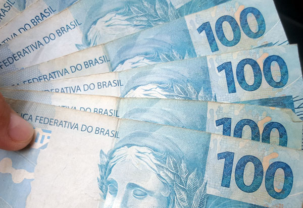 36% dos brasileiros usaram nome de terceiros para fazer compras no último ano