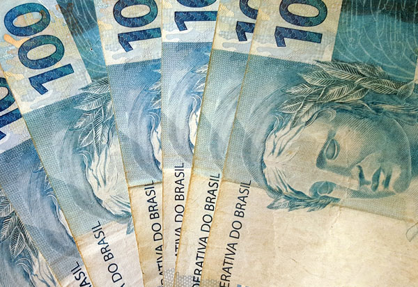 Além dos efeitos da crise, descontrole financeiro está entre principais causas da inadimplência no país