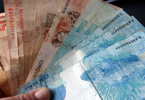 Quase 10 milhões de brasileiros devem usar FGTS para pagar dívidas