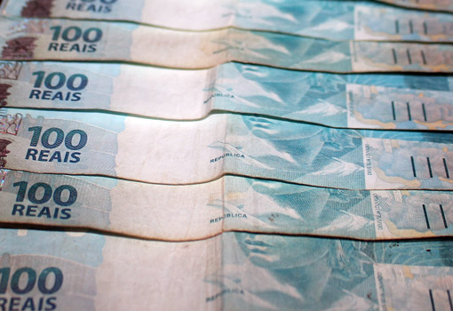 Queda da inflação beneficiou mais a classe de renda baixa, diz Ipea