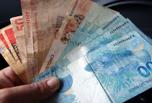 INSS paga, a partir desta quinta-feira (25), primeira parcela do 13º salário de aposentados e pensionistas