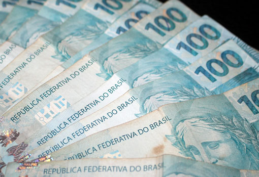  IBGE: Rendimento médio de trabalhadores chega a R$ 2.149 no país