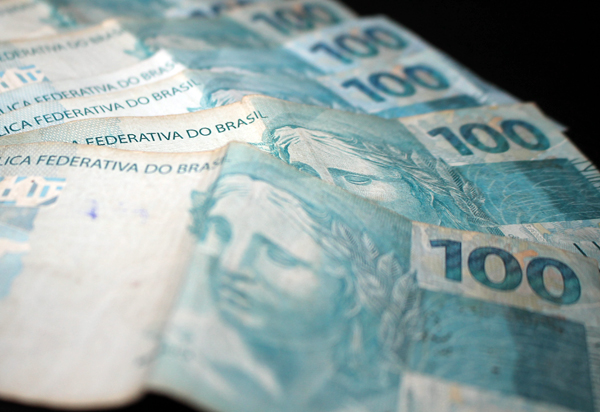 4 em cada 10 brasileiros quer reduzir gastos em 2020