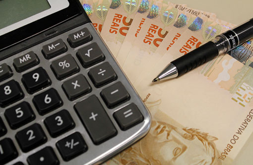 Energia elétrica, gasolina e gás podem ficar mais caros este ano