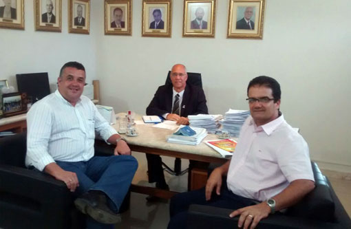 Barra da Estiva: Prefeito Dinho realiza reunião com Reitor da UESB, em Vitória da Conquista