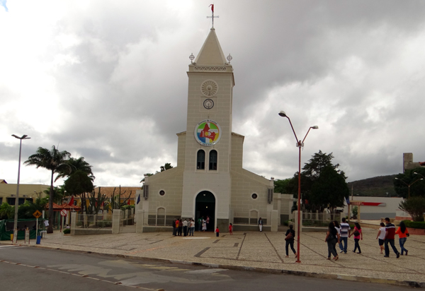 Diocese de Caetité: Bispo determina suspensão de dar as mãos durante o Pai Nosso no combate ao Coronavírus