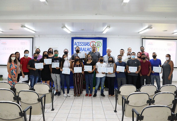 Brumado: Alunos do curso de Eletricista Instalador Predial de Baixa Tensão recebem diploma