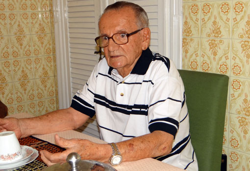 Corpo de Djalma Torres está sendo velado no Salão Paroquial; sepultamento será às 11h no Cemitério Jardim Santa Inês