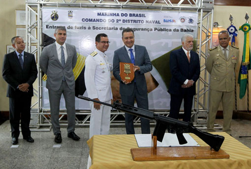 Bahia: Governo reforça segurança pública com fuzis doados pela Marinha