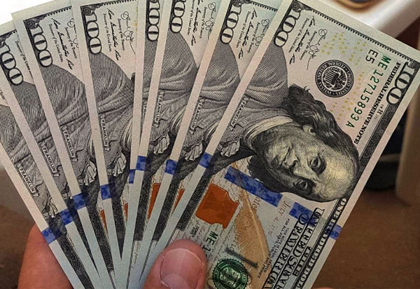 Câmbio: Dólar recua 0,79% e fecha abaixo de R$ 4