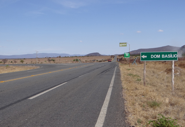 Dom Basílio: homem fica ferido após capotar veículo na estrada entre os povoados Canabrava e Papagaio