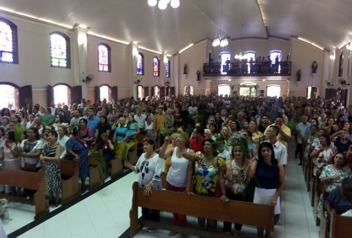 Brumado: Domingo de Ramos foi celebrado com missas e procissão